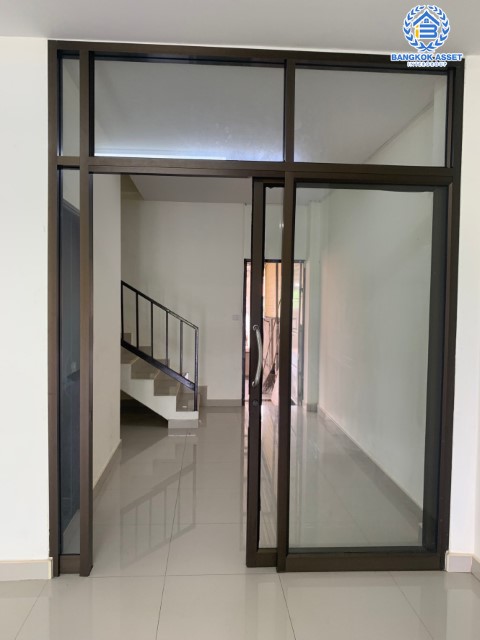 *****อาคารพาณิชย์ 4 ชั้น ซอยไทยร่มเกล้า กาญจนาฯ เนื้อที่กว้าง 30.40 ตร.ว. ฟังก์ชัน 6 ห้องนอน 3 ห้องน้ำ สภาพสวยออกแบบทันสมัย พร้อมเข้าอยู่ หรือทำเป็น Home Office ได้ ตั้งบนทำเลแห่งการเดินทาง เชื่อมต่อถนนกาญจนาภิเษก ถนนนครอินทร์ ถนนราชพฤกษ์ ใกล้ทางด่วน "ศรีรัช" จองเลย!